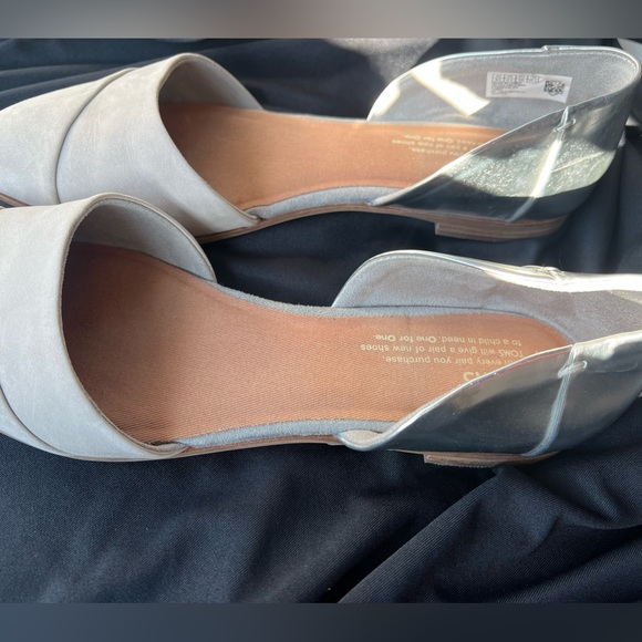 Womens TOMS grey silver pointed toe flat shoes - Picture 3 of 4